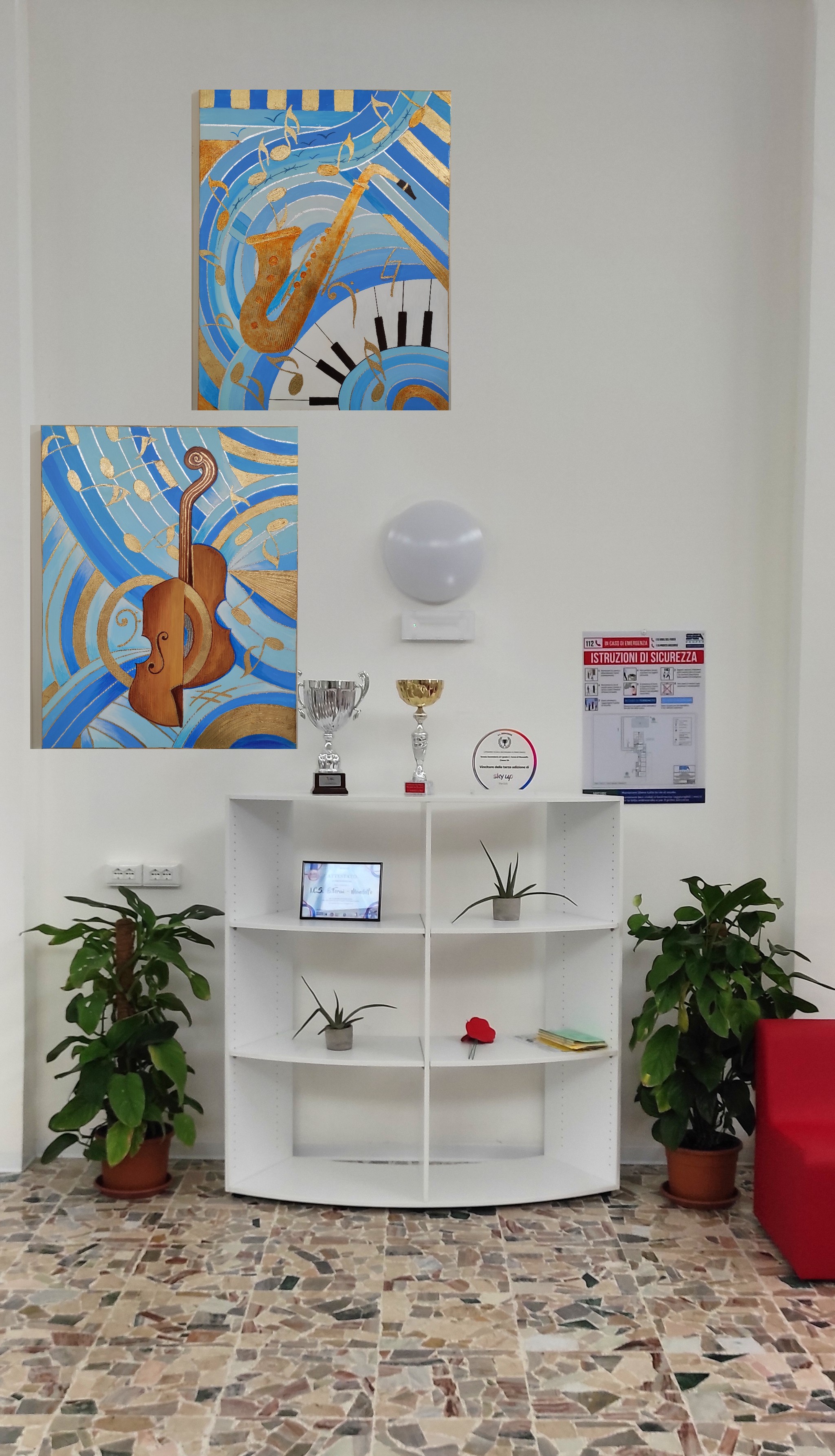 4 NELL'ATRIO DELLA SCUOLA